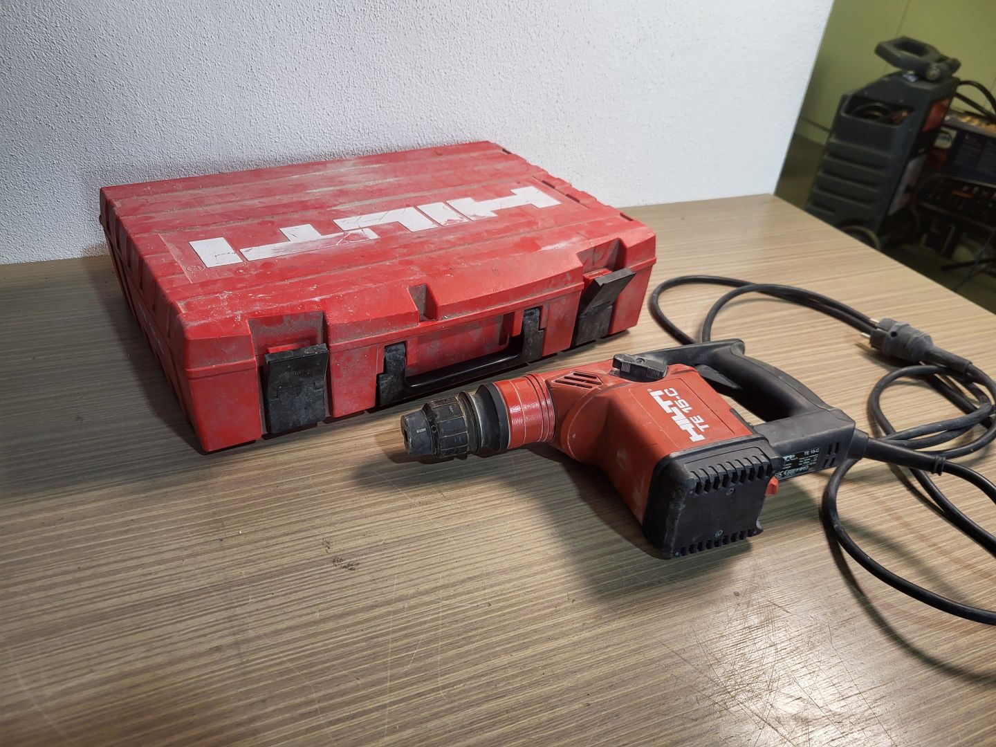Elektro-Werkzeuge zur Bodenbearbeitung und mehr aus Insolvenz